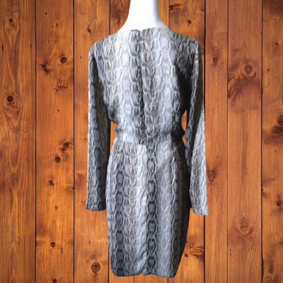 Slate & Willow Women's Size 6 Long Sleeve Faux Python Wrap Style V-Neck Dress - Picture 6 of 6